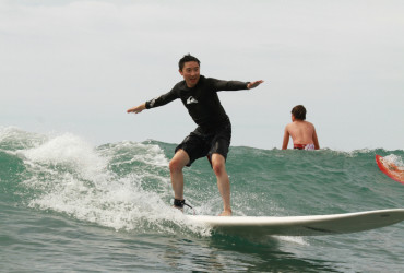 Beginner surfing lessons Waikiki