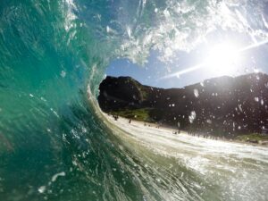 photo - a wave rolling in in the best surf spot in hawaii