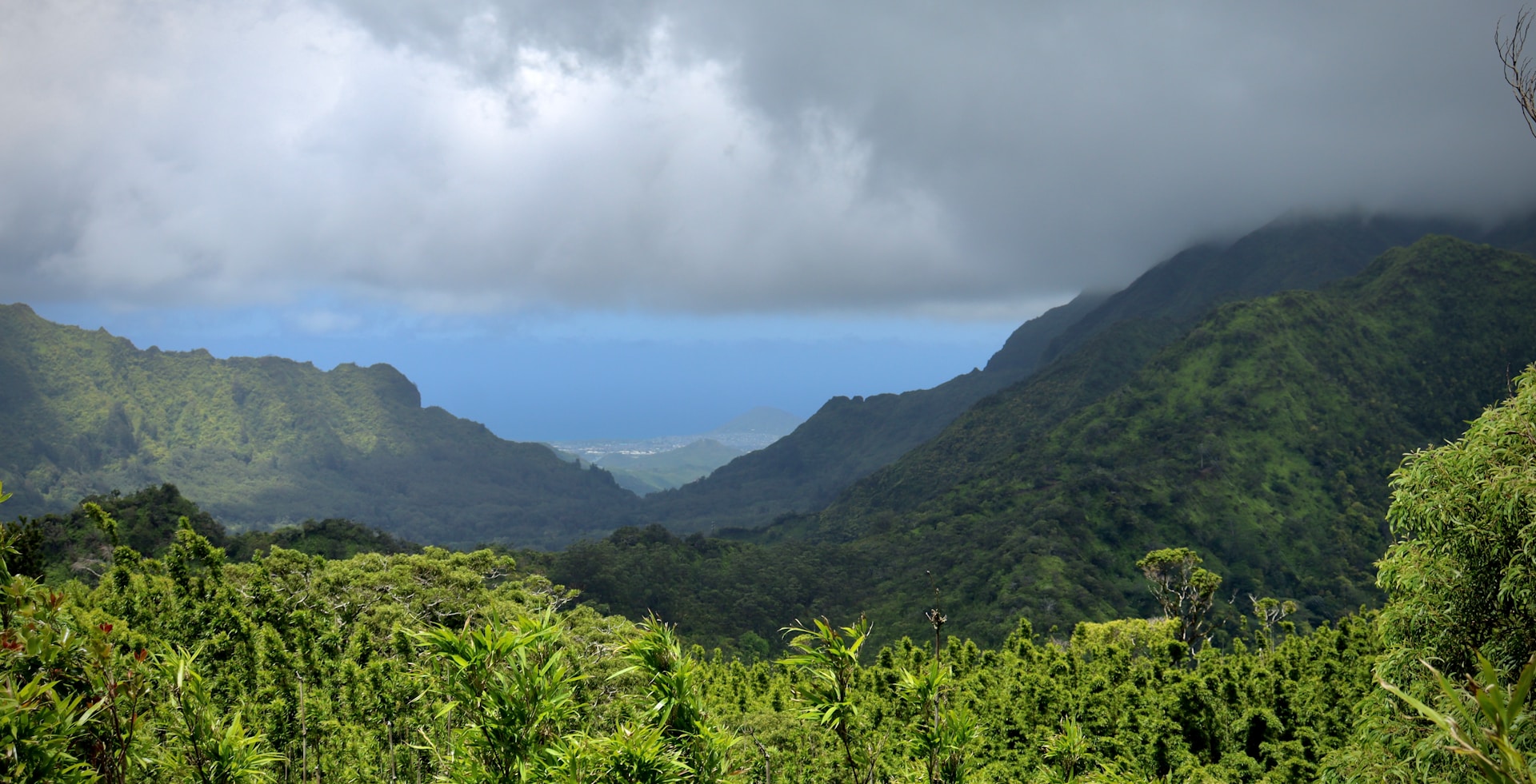 photo - hawaii view with beautiful green mountains and ocean on oahu day tour