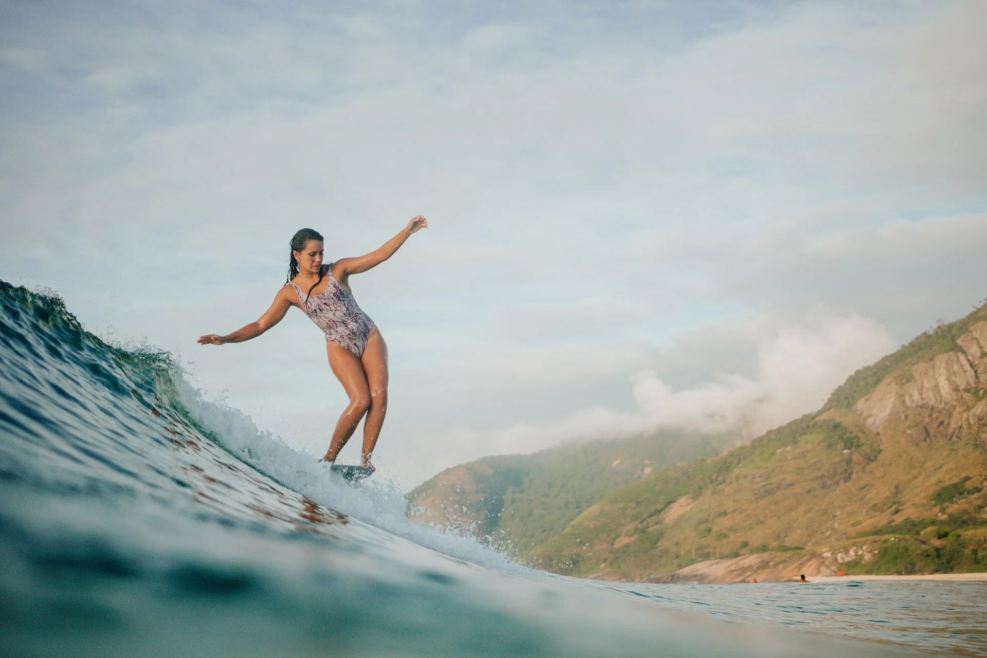 photo - beginner surfing in hawaii 