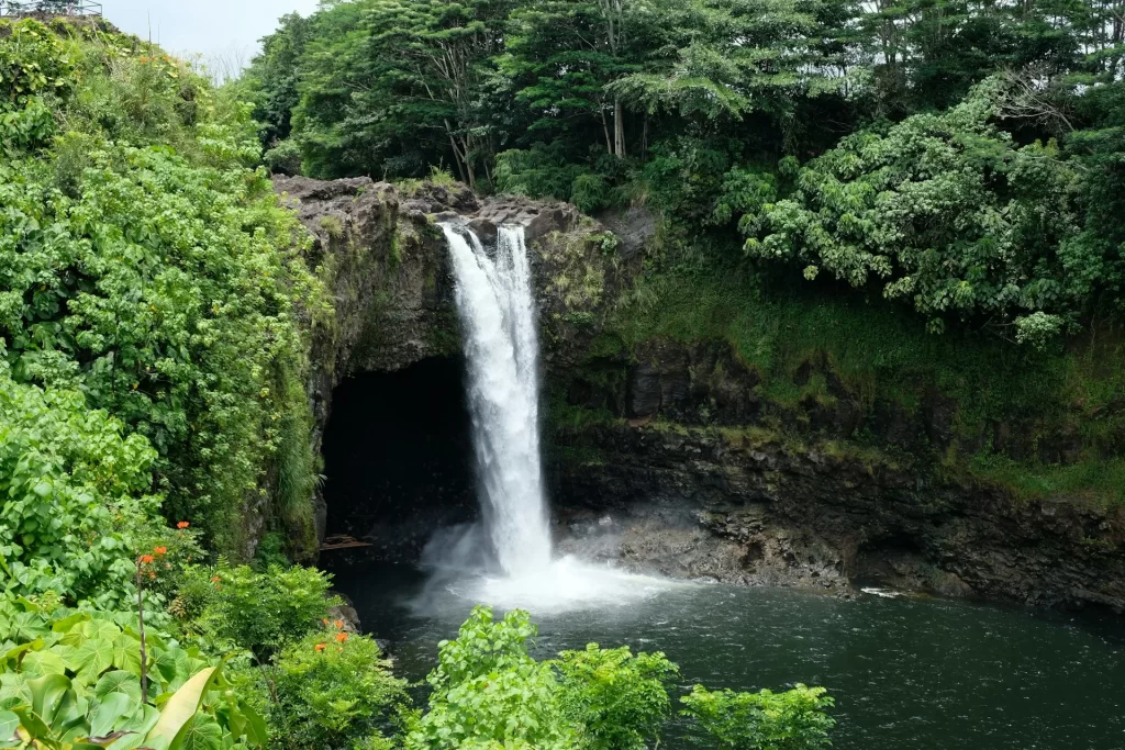 photo - waterfall hikes oahu